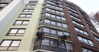 Установка крыши на балкон Апатиты цена от 1058 руб. м/2.